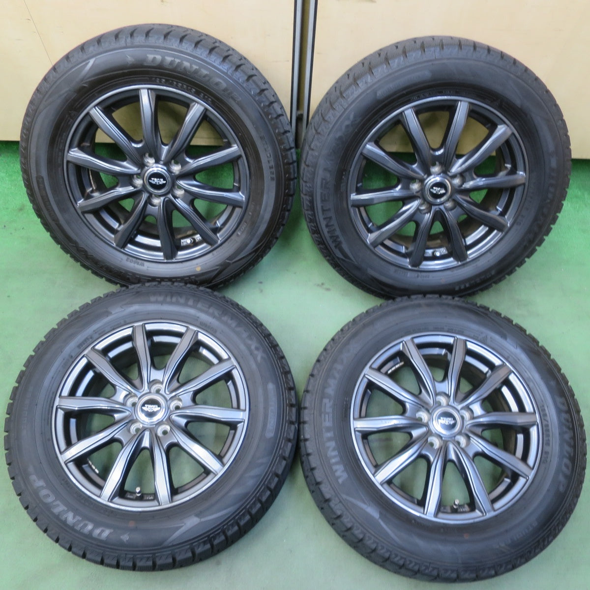 バリ溝！22年！9.5分◎プリウス 等 195/65R15 スタッドレス ダンロップ ウインターマックス WM02 TEAD テッド 15インチ PCD100/5H◎6081217イス