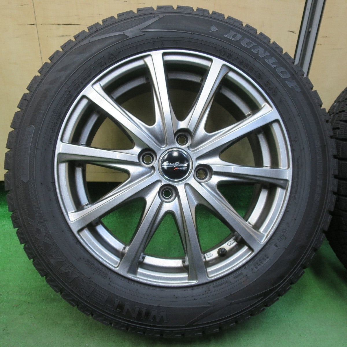 バリ溝！22年！キレイ！9.5分★スタッドレス 175/65R15 ダンロップ ウインターマックス WM02 EuroSpeed MANARAY SPORT ユーロスピード 15インチ PCD100/4H★5032204イス