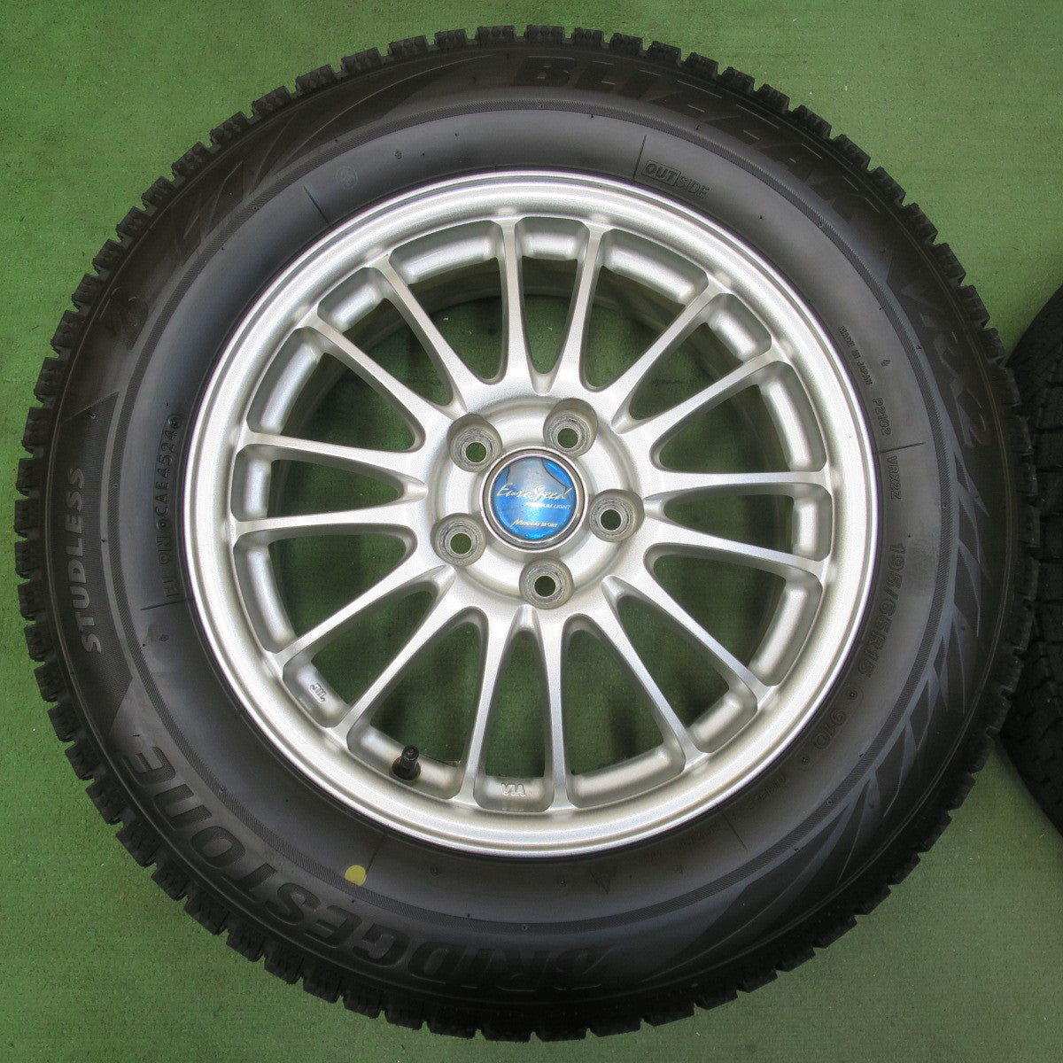 バリ溝！24年！キレイ！ほぼ10分★プリウス 等 195/65R15 スタッドレス ブリヂストン ブリザック VRX2 EuroSpeed MANARAY SPORT ユーロスピード 15インチ PCD100/5H★5111807イス