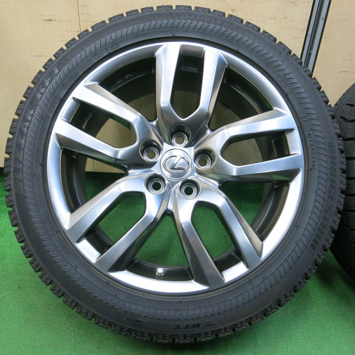 *送料無料* センサー付！バリ溝！21年！キレイ！9.5分★レクサス NX バージョンL 純正 225/50R18 スタッドレス ブリヂストン ブリザック RFT PCD114.3/5H★4042409イス