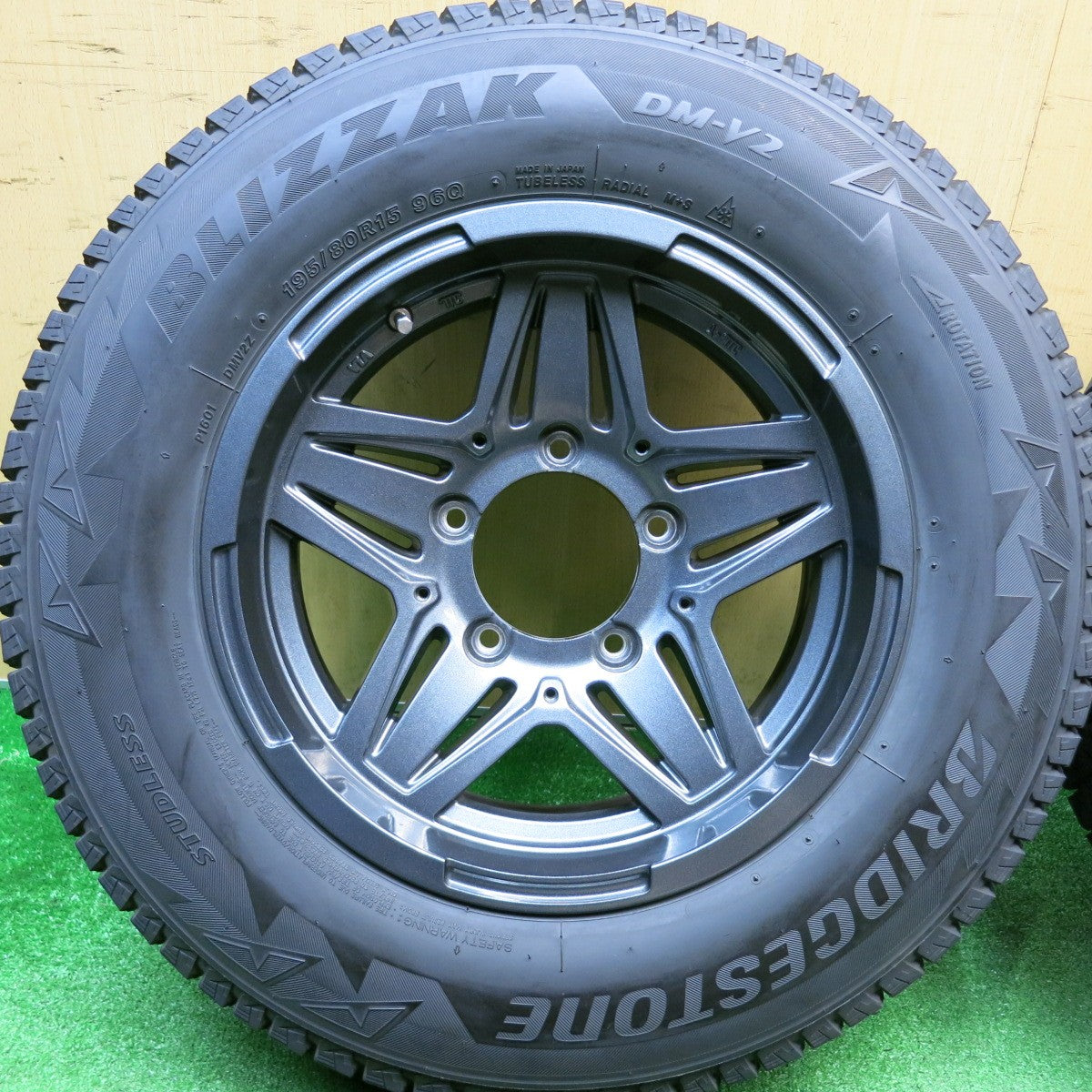 キレイ！21年★ジムニー 等 MAD CROSS JB-01 195/80R15 スタッドレス ブリヂストン ブリザック DM-V2 マッドクロス 15インチ PCD139.7/5H★5121111HAス