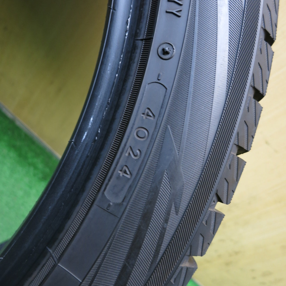 バリ溝！24年！9.5分！2本◎スタッドレス 235/45R21 ヨコハマ アイスガード iG70 タイヤ 21インチ クラウンエステート クラウンスポーツ 等◎6092109KKスタ