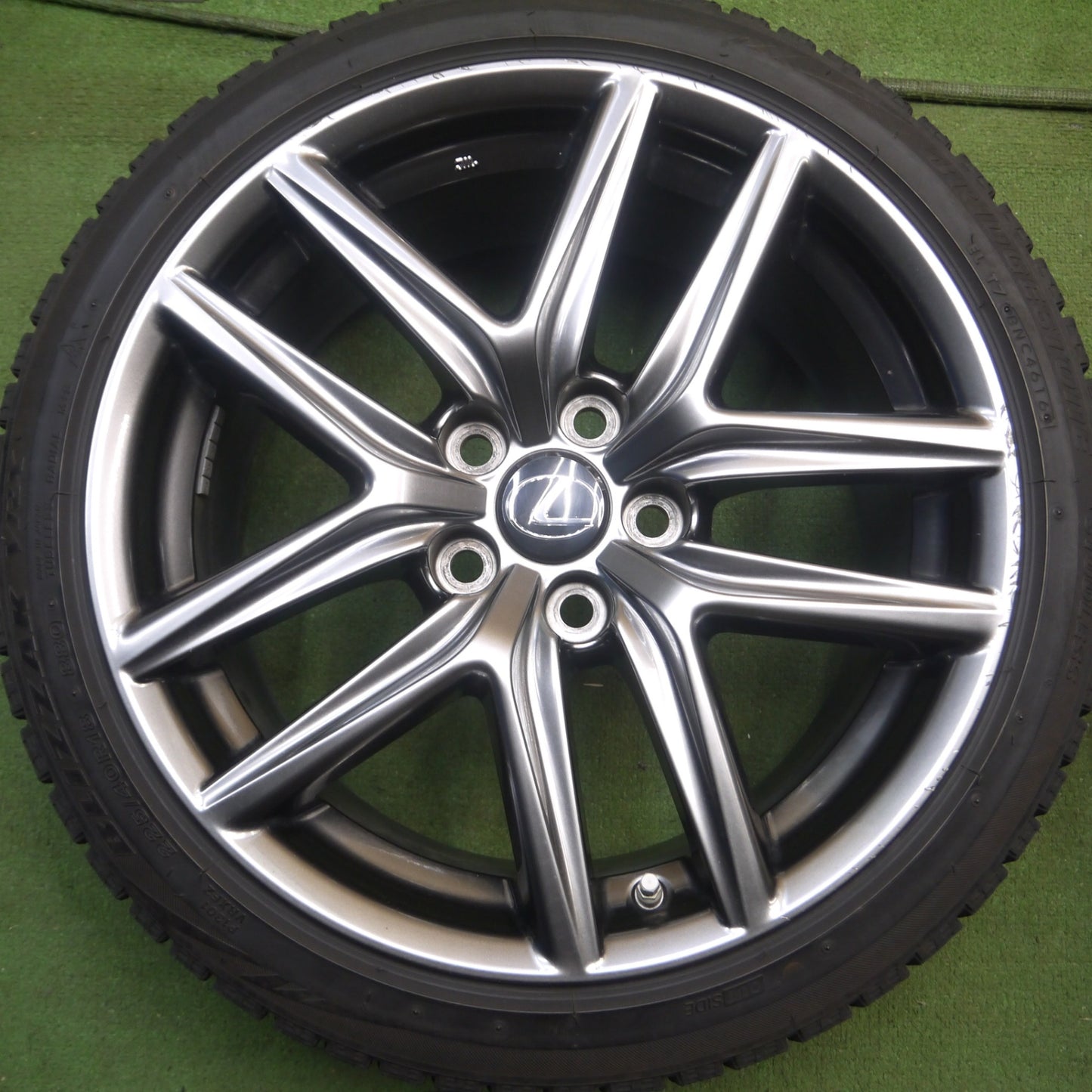 *送料無料* センサー付！バリ溝！8.5分★レクサス IS300h Fスポーツ 純正 225/40R18 255/35R18 スタッドレス ブリヂストン VRX PCD114.3/5H★4032505Hス