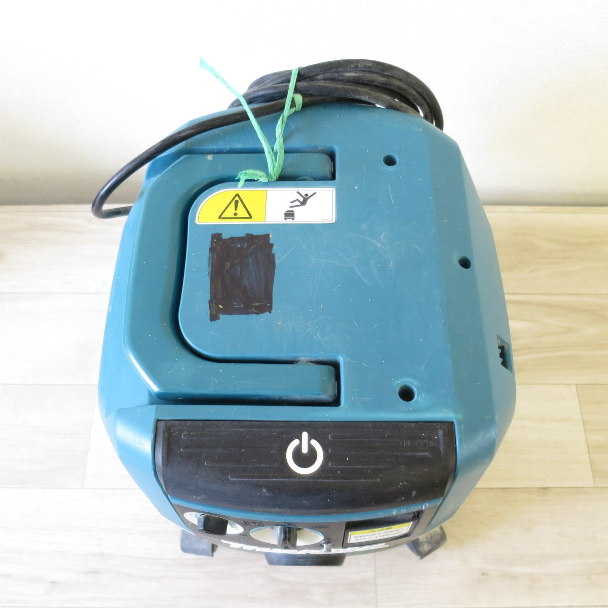 [送料無料] ◇マキタ 乾湿 両用 業務用 集じん機 VC0820 集塵機 makita 100V 本体のみ◇