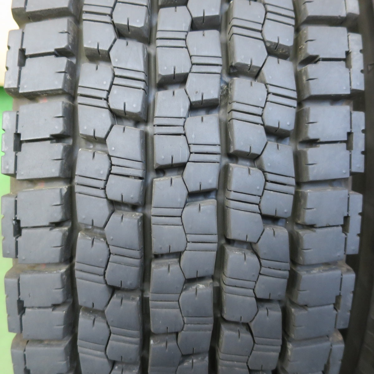 ほぼ未使用！25年！2本★トラック タイヤ 225/80R17.5 123/122L スタッドレス ブリヂストン W999 17.5インチ★6073003イスタ