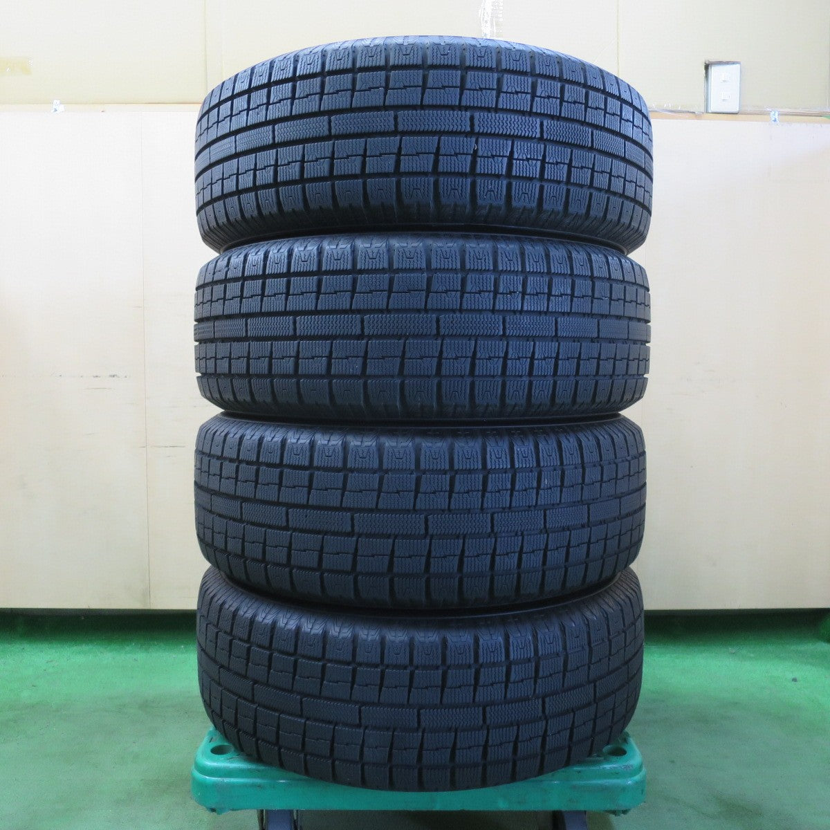 バリ溝！キレイ！9.5分以上★スタッドレス 215/60R16 トーヨー ガリット G5 MANARAY SPORT マナレイ スポーツ 16インチ PCD114.3/5H★5042303イス