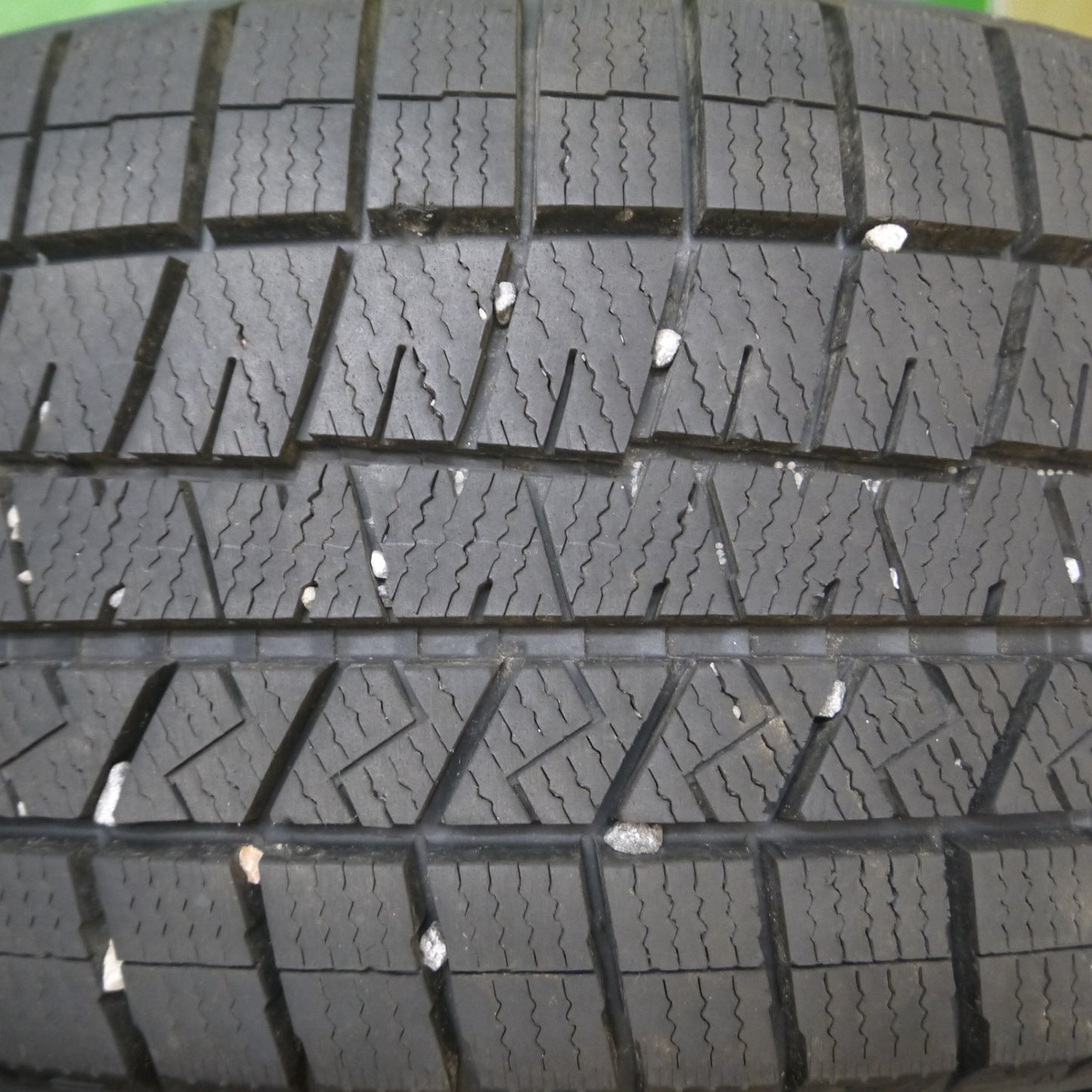 [送料無料] バリ溝！23年！9.5分★スタッドレス 195/50R16 ダンロップ ウインターマックス03 タイヤ 16インチ アクア ヴィッツ シエンタ スイフト等★4112004Hスタ