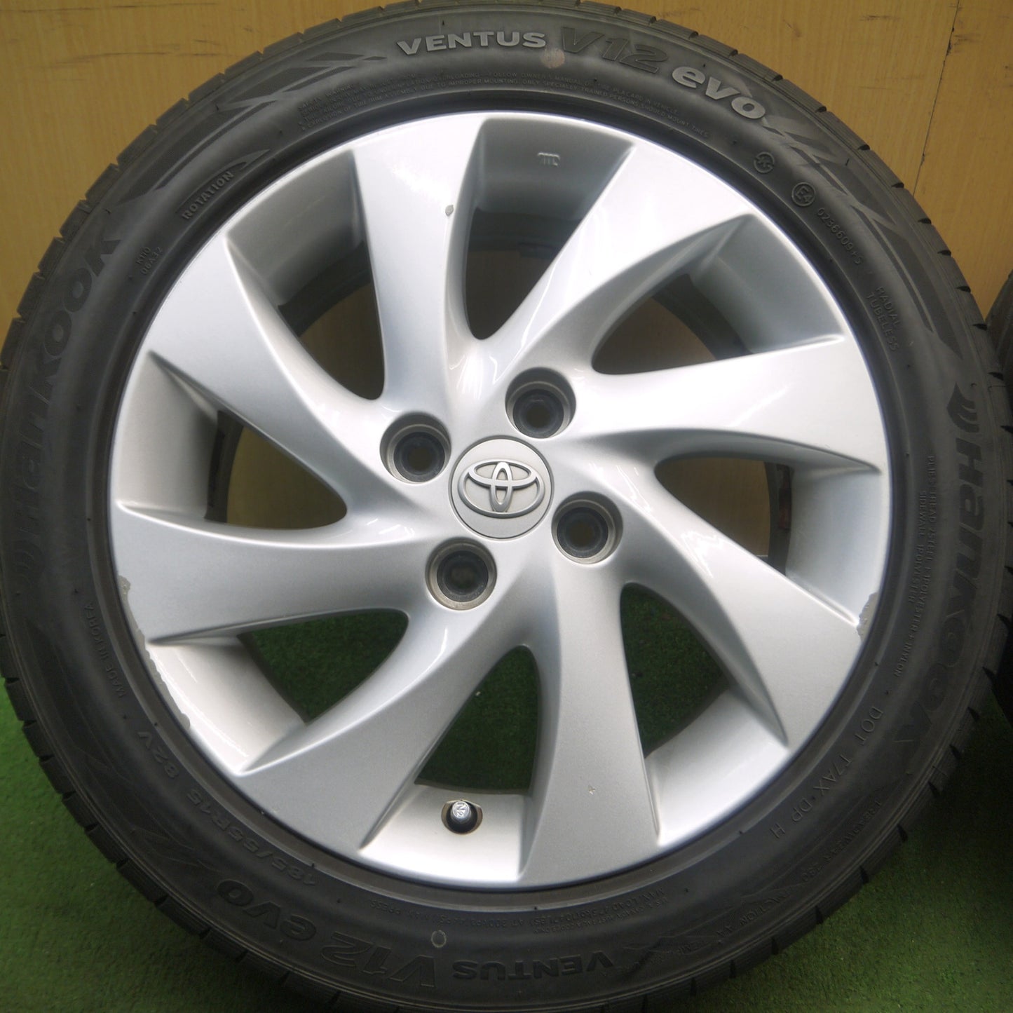 *送料無料* バリ溝！9.5分★トヨタ bB 純正 185/55R15 ハンコック ベンタス V12 evo 15インチ PCD100/4H★4052110Hノ