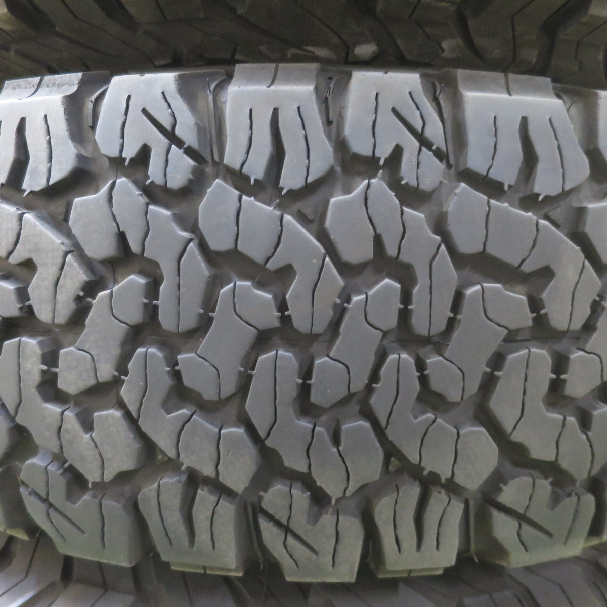 バリ溝！22年！キレイ！9分◎DELTA FORCE CRIMSON 275/70R17 121/118R BFグッドリッチ All-Terrain T/A デルタ フォース 17インチ PCD139.7/6H◎6082501NGノ