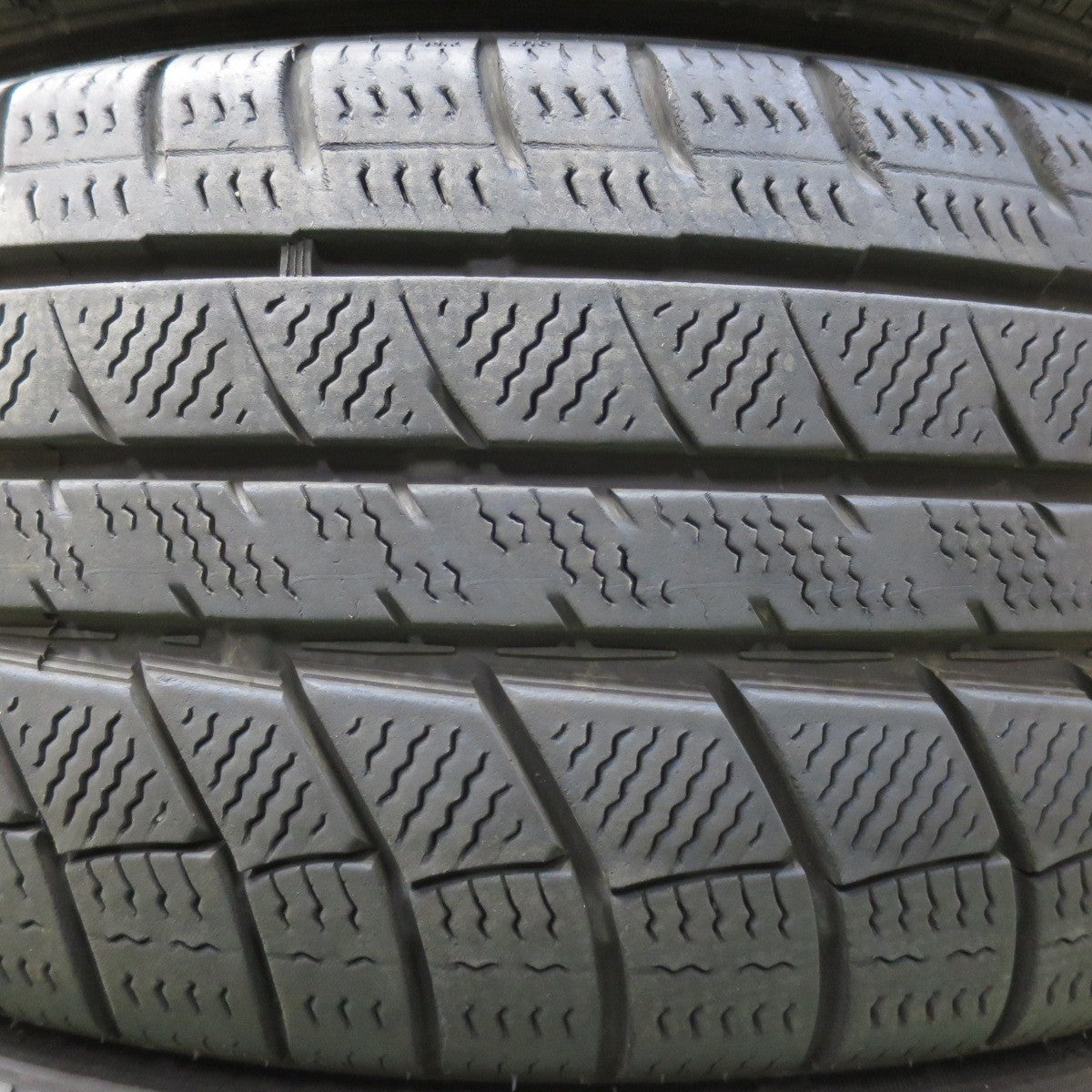 バリ溝！22年！8.5分★スタッドレス 225/45R18 ダヴァンティ WINTOURA+ SCHNEIDER MiD シュナイダー 18インチ PCD114.3/5H★5100902イス