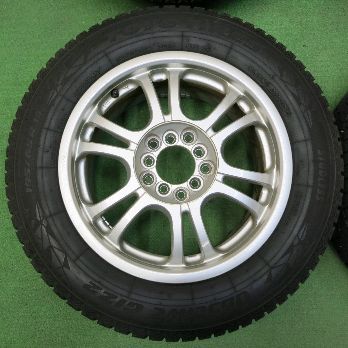 *送料無料* 超バリ溝！21年！ほぼ10分★スタッドレス 195/65R15 トーヨー オブザーブ GIZ2 FANG-TS KOSEI ファング 光生 PCD100 114.3/5H マルチ★4050215イス
