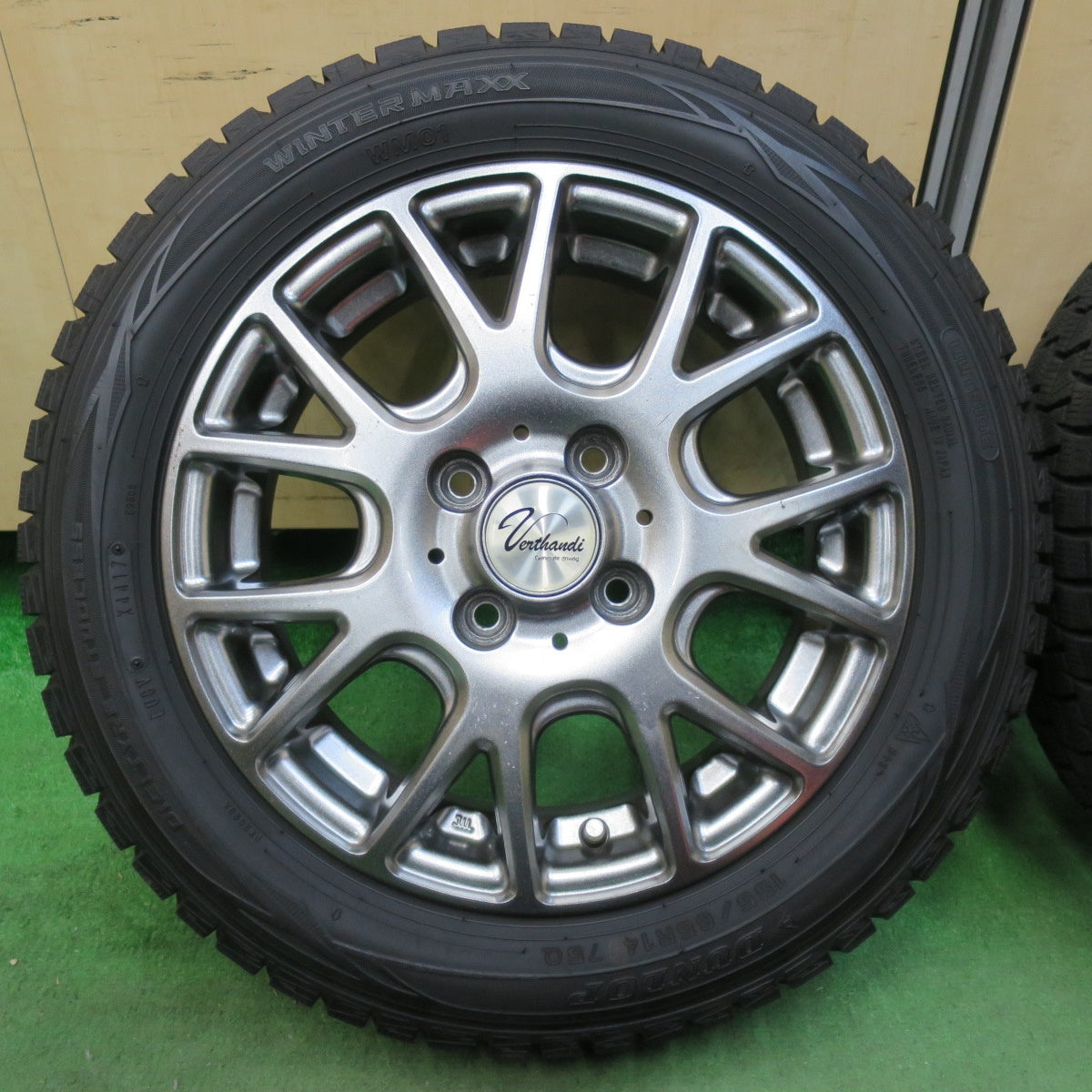 [送料無料] バリ溝！9.5分以上★スタッドレス 155/65R14 ダンロップ ウインターマックス WM01 Verthandi ヴェルザンディ ヴェルサンディ 14インチ PCD100/4H★5012708イス