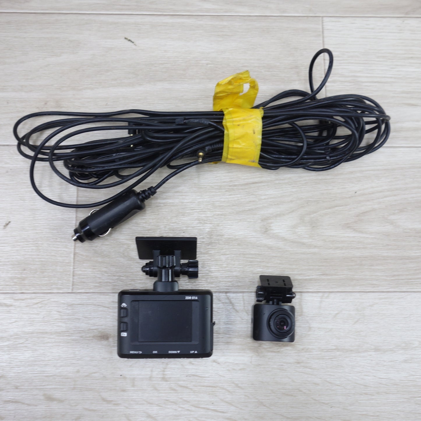 [送料無料] 付属品付き◆COMTEC コムテック 前後 2カメラ ドライブレコーダー ZDR016 ドラレコ 200万画素◆