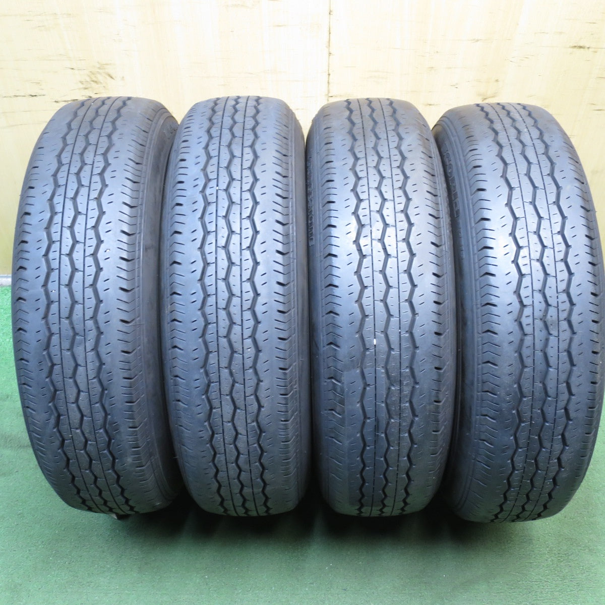 *送料無料* バリ溝！22年！綺麗！9.5分★トヨタ 200系 ハイエース 純正 スチール 195/80R15 107/105N ブリヂストン エコピア RD613 PCD139.7/6H★4040606クノ