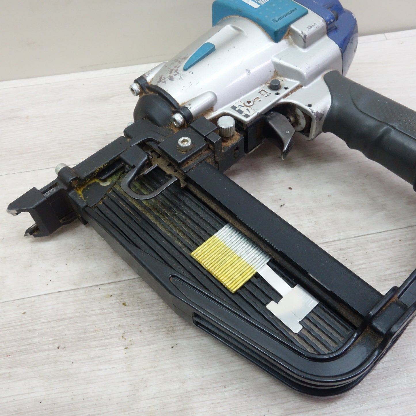 [送料無料] ☆カネマツ 常圧 フロア タッカ KTZ-1150KF 釘打ち機 タッカー エア 工具☆