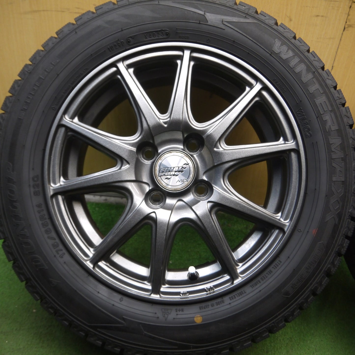 *送料無料* バリ溝！23年！キレイ！9.5分以上★スタッドレス 175/65R14 ダンロップ ウインターマックス WM02 FINAL SPEED MiD PCD100/4H★4053110Hス
