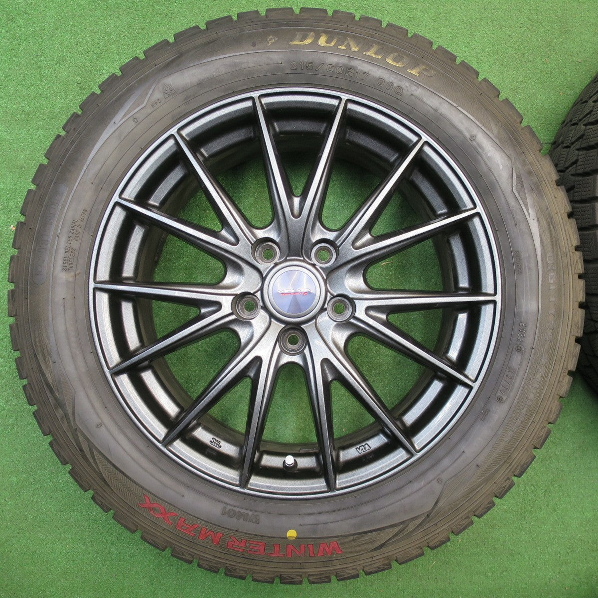 バリ溝！キレイ！9.5分★スタッドレス 215/60R17 ダンロップ ウインターマックス WM01 VELVA SPORTZ ヴェルヴァ 17インチ PCD114.3/5H★5121806NJス