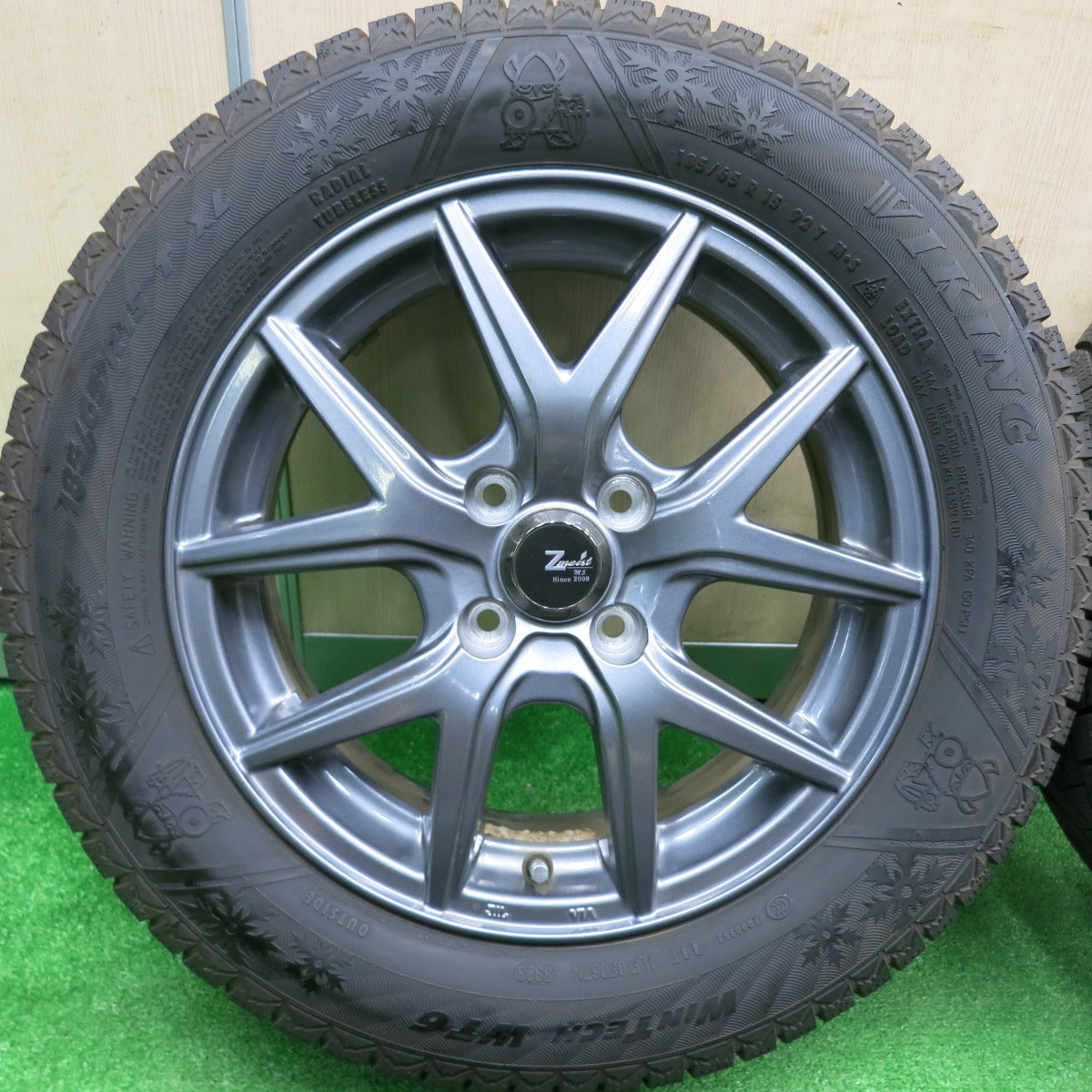 [送料無料] バリ溝！23年！キレイ！9.5分以上★スタッドレス 185/65R15 バイキング WINTECH WT6 Zmeist M5 15インチ PCD100/4H★4102903HAス