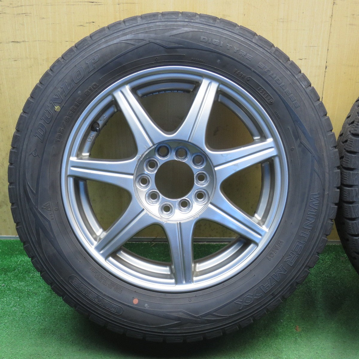 バリ溝！8.5分◎スタッドレス 195/65R15 ダンロップ ウインターマックス WM01 JOKER ジョーカー 15インチ PCD100 114.3/5H マルチ◎6082802NJス