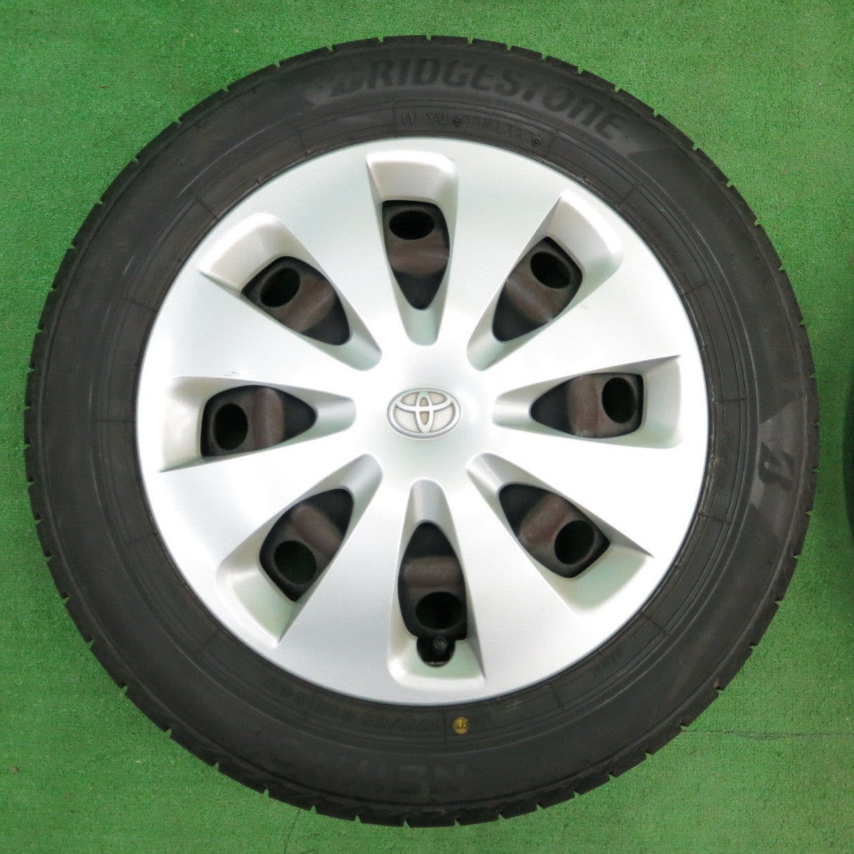 *送料無料* 超バリ溝！23年！ほぼ10分★トヨタ NHP10 アクア 純正 スチール 175/65R15 ブリヂストン NEWNO エコピア PCD100/4H★4052803ナノ