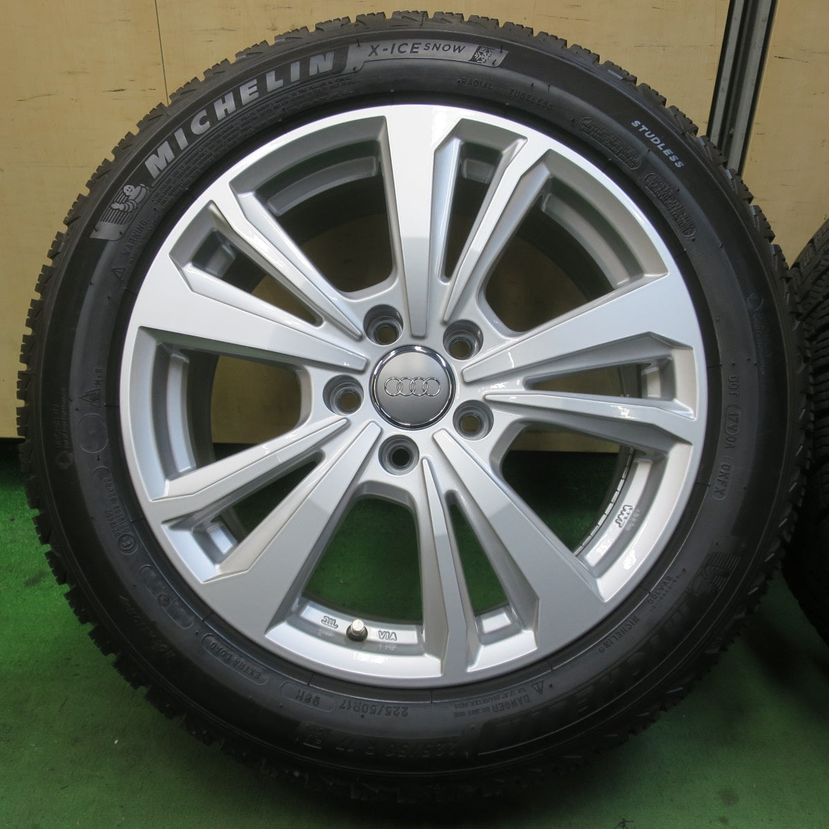 バリ溝！23年！キレイ！9.5分★アウディ A3 等 smartline 365 225/50R17 スタッドレス ミシュラン X-ICE SNOW 17インチ スマートライン PCD112/5H★6021107イス