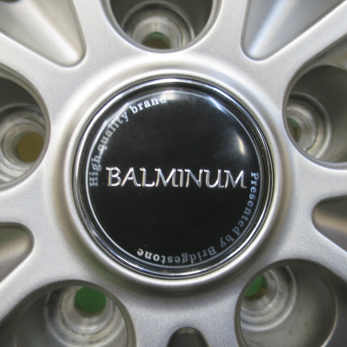 バリ溝！キレイ！9.5分以上★スタッドレス 225/55R17 ブリヂストン ブリザック VRX BALMINUM DS-M バルミナ 17インチ PCD114.3/5H★6041406イス