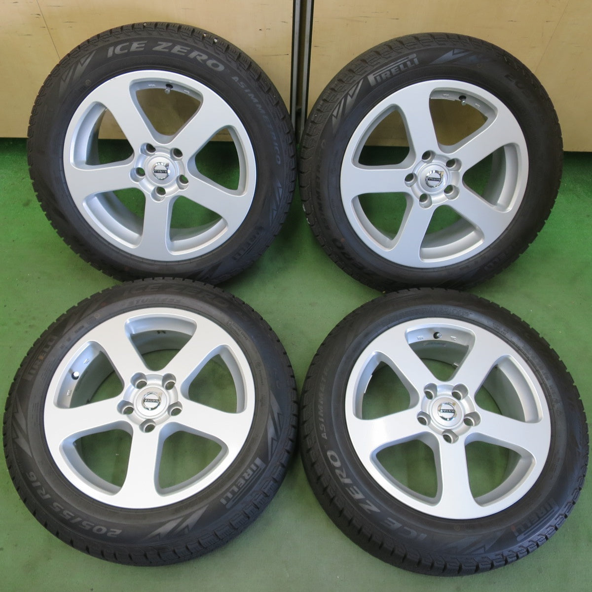 バリ溝！24年！キレイ！8.5分★ボルボ 等 VST タイプRS 205/55R16 スタッドレス ピレリ アイスゼロ アシンメトリコ 16インチ PCD108/5H★6042507イス
