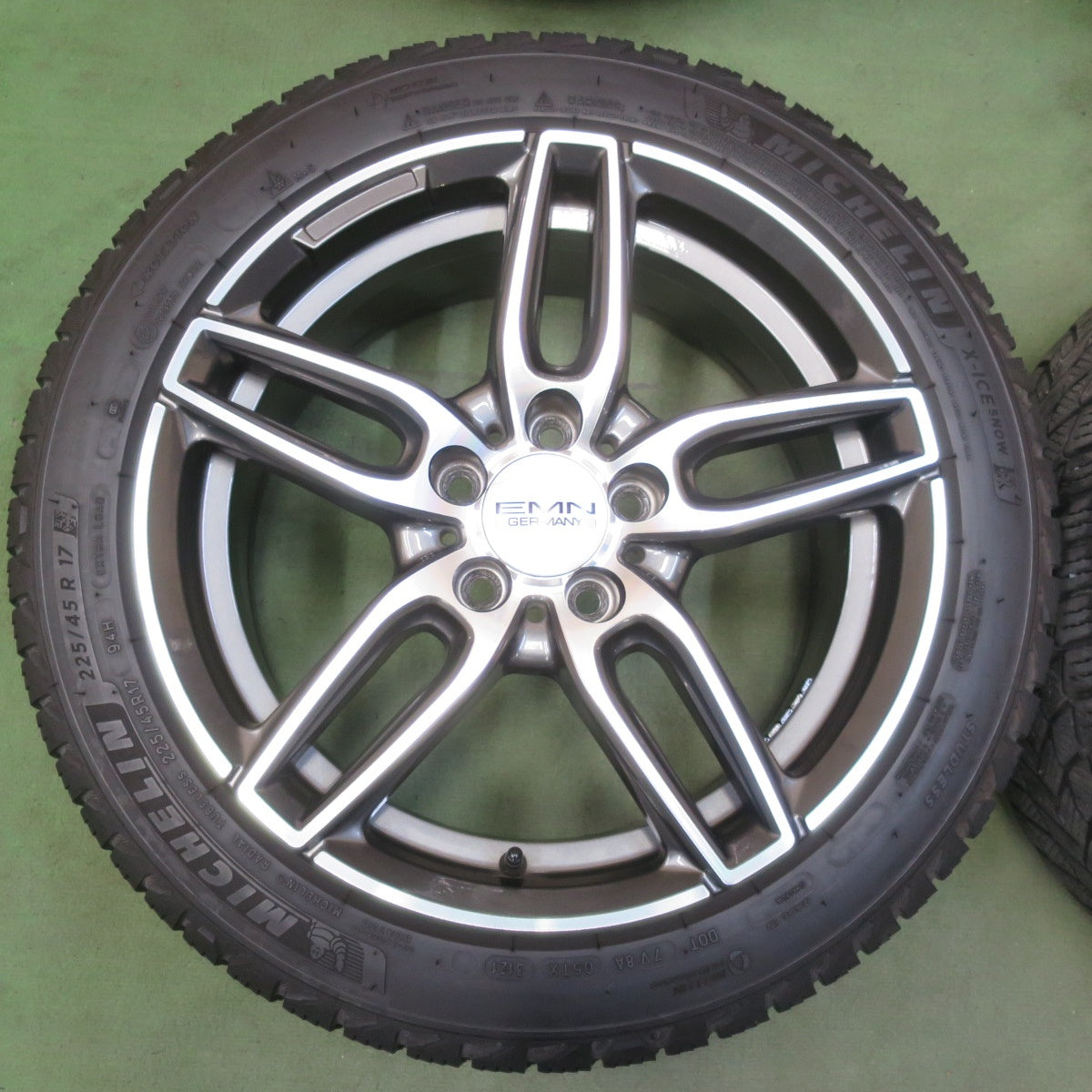 バリ溝！8.5分◎ベンツ 等 EMN GERMANY 225/45R17 スタッドレス ミシュラン X-ICE SNOW 17インチ PCD112/5H◎6072008イス