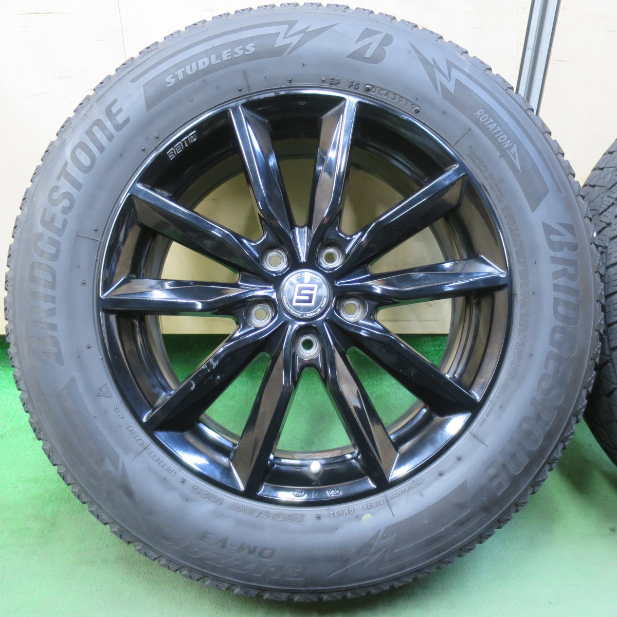 4本価格★スタッドレス 225/65R17 ブリヂストン ブリザック DM-V3 SEIN ザイン 17インチ PCD114.3/5H★5112203イス