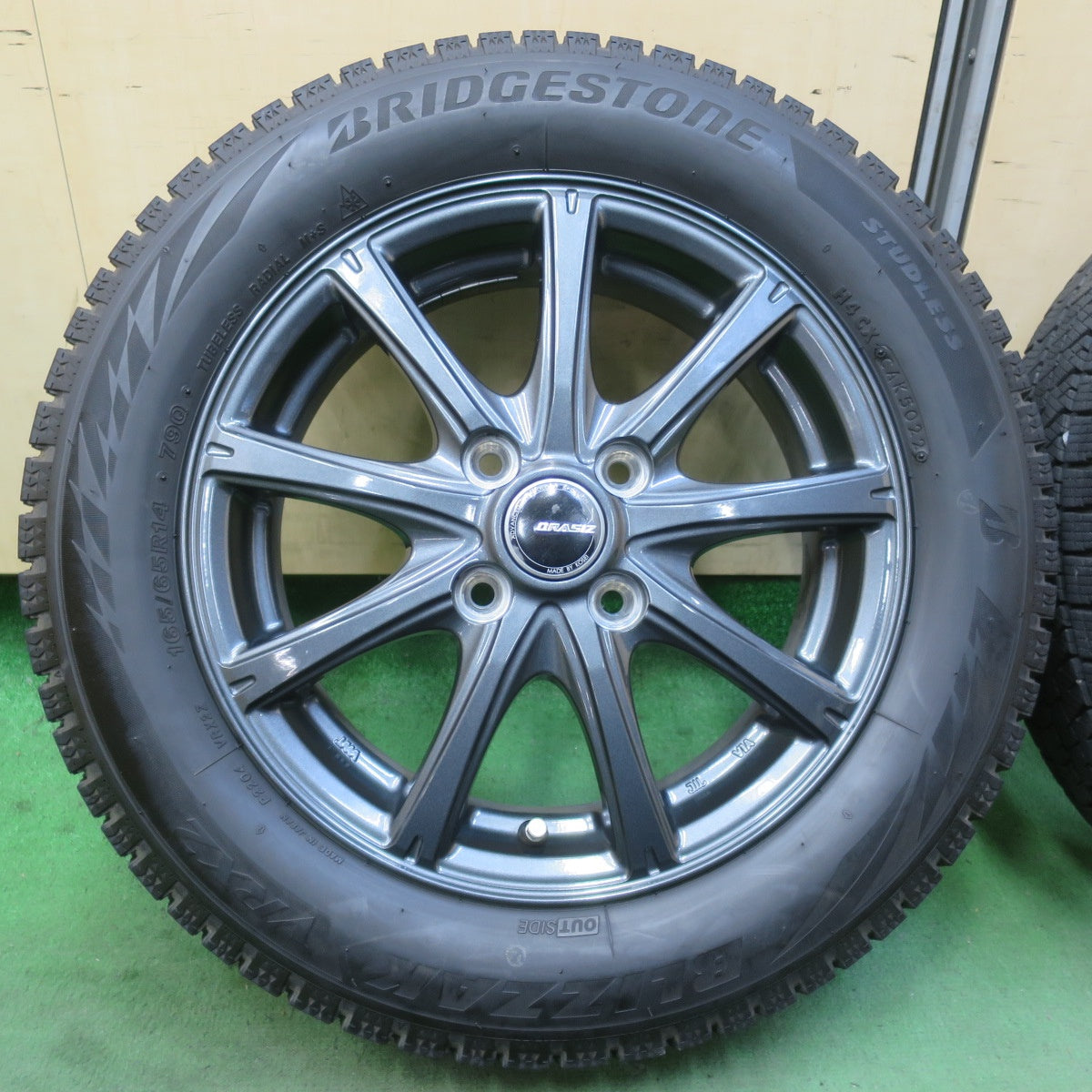 バリ溝！22年！キレイ！9分★スタッドレス 165/65R14 ブリヂストン ブリザック VRX2 QRASIZ VS9 KOSEI 14インチ ソリオ ハスラー 等 PCD100/4H★6021708イス
