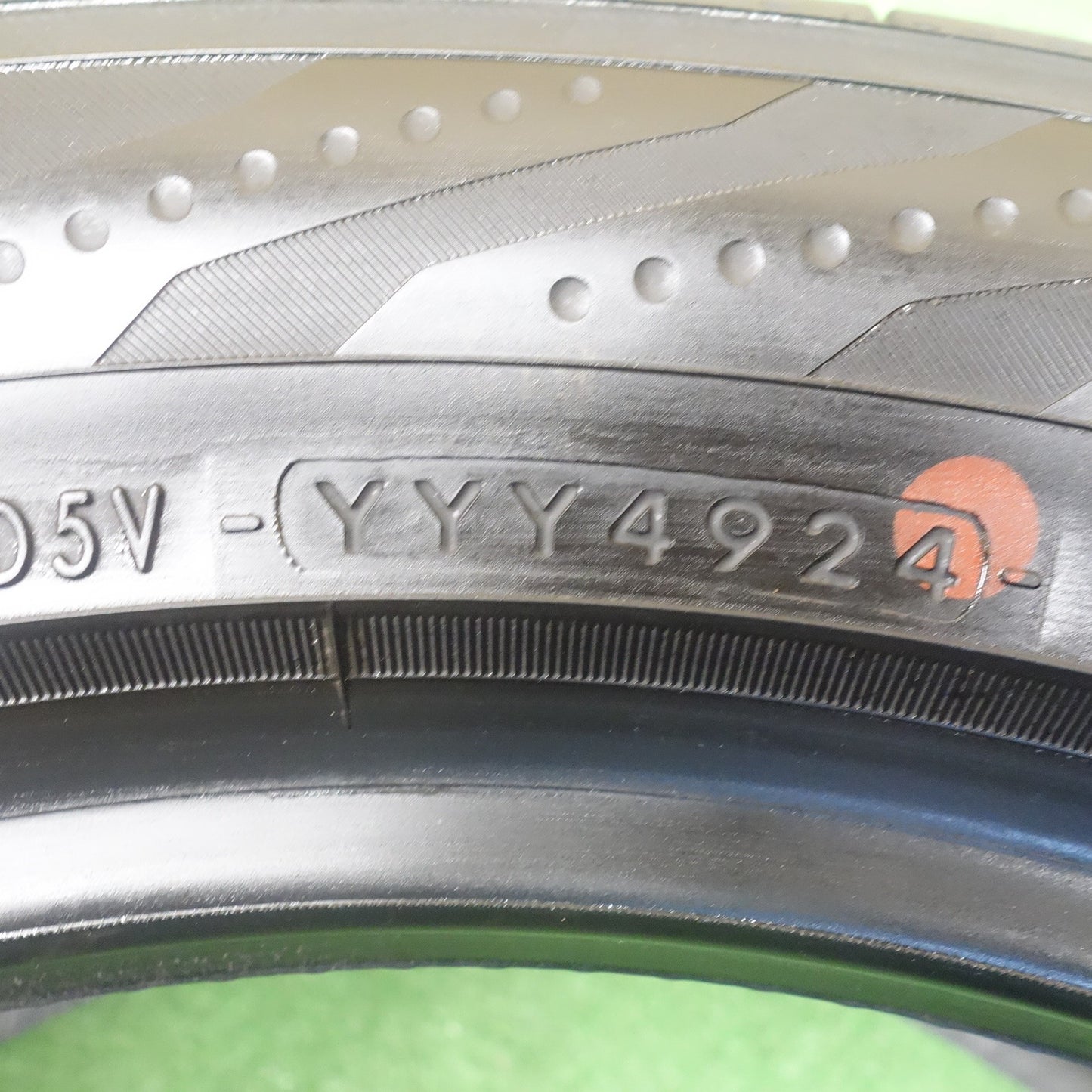 バリ溝！24年！9.5分以上！1本★235/50R18 ヨコハマ BluEarth-RV RV03 ブルーアース 18インチ タイヤ アルファード ヴェルファイア 等★6032503KTノタ