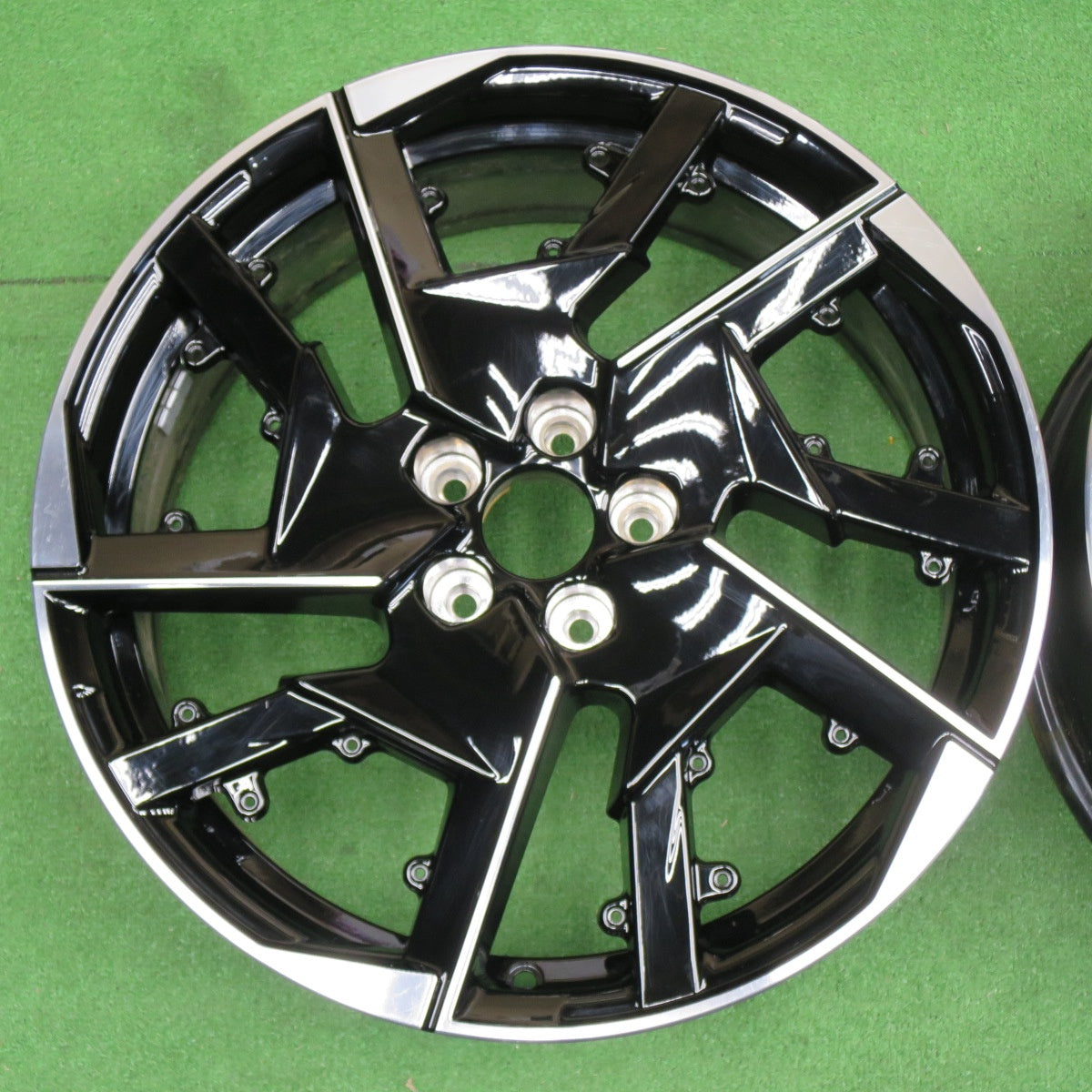 4本価格★プジョー 408 GT 純正 ホイール 19インチ 19×7J PCD108/5H★6060503NKホ
