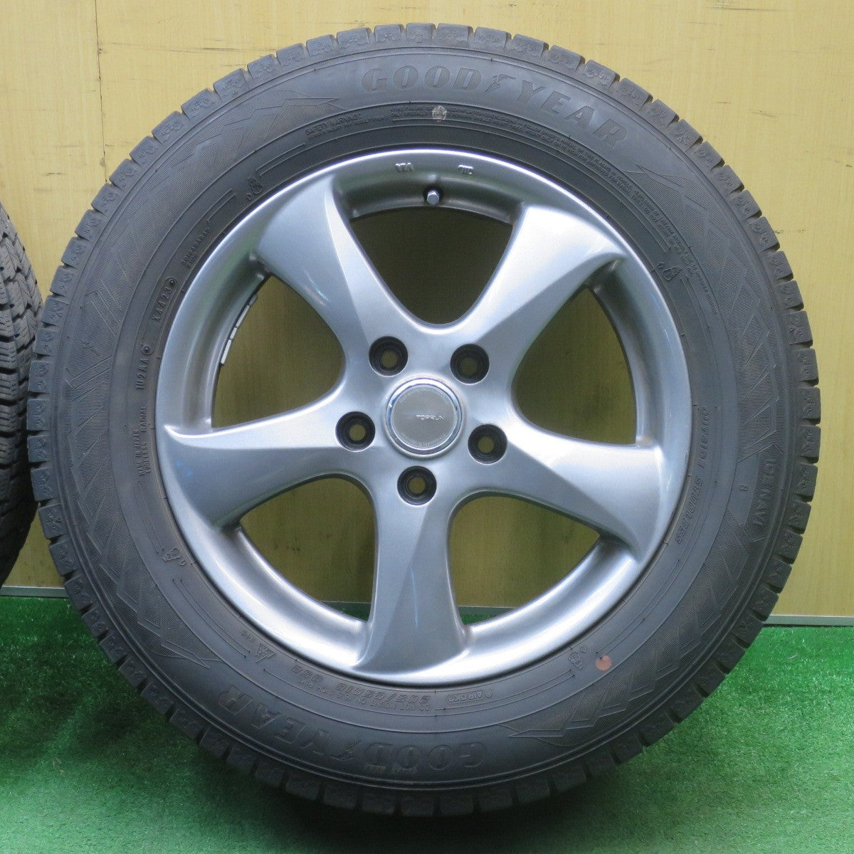 バリ溝！23年！キレイ！9分★スタッドレス 205/65R16 グッドイヤー アイスナビ8 TOPRUN トップラン 16インチ PCD114.3/5H★6021202NJス