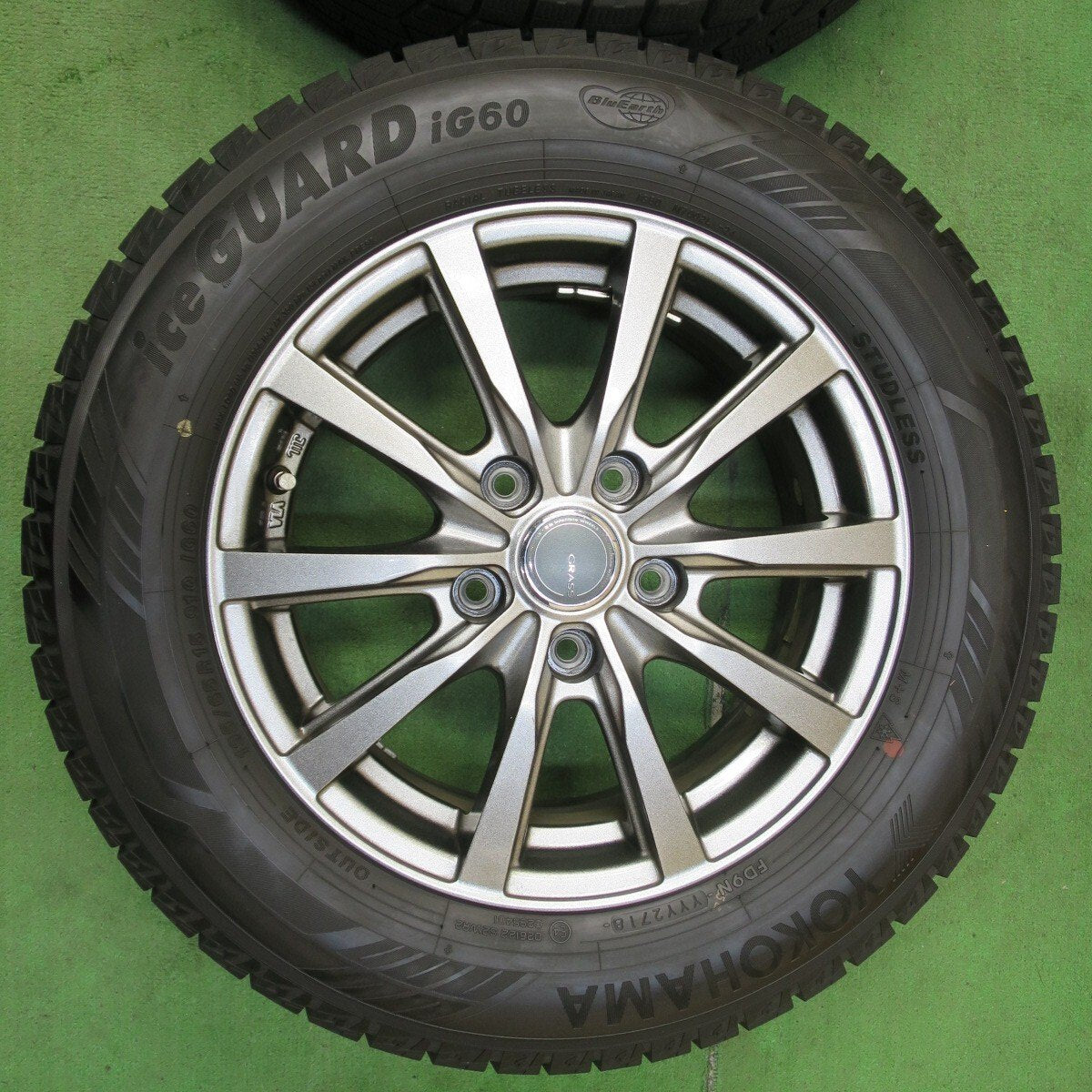 バリ溝！キレイ！9.5分以上★スタッドレス 195/65R15 ヨコハマ アイスガード iG60 GRASS グラス 15インチ PCD114.3/5H★4120704イス
