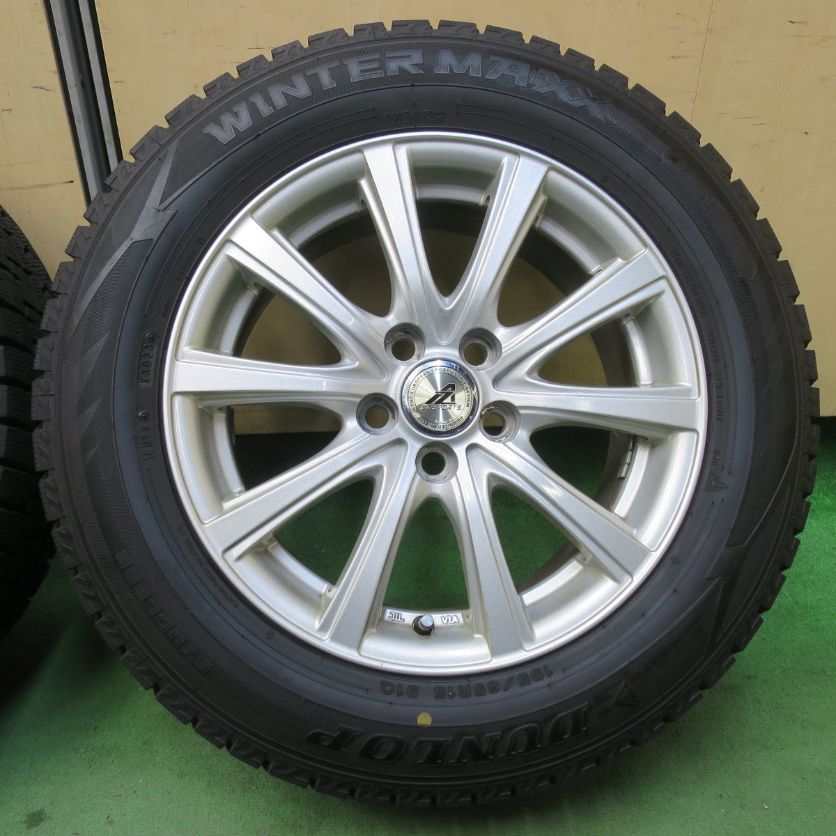 バリ溝！23年！9.5分以上★プリウス 等 195/65R15 スタッドレス ダンロップ ウインターマックス WM02 AZ SPORTS AZスポーツ 15インチ PCD100/5H★5123014イス