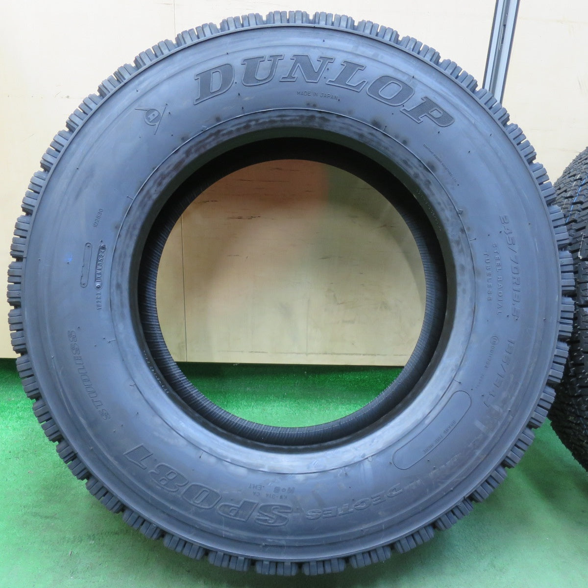 [送料無料] 未使用！24年★トラック タイヤ 245/70R19.5 136/134J スタッドレス ダンロップ デクテス SP081 DECTES 19.5インチ★5012701イスタ