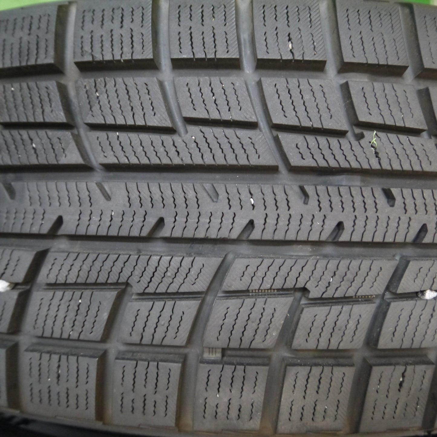[送料無料] バリ溝！23年！キレイ！9.5分以上★プリウス 等 195/65R15 スタッドレス ヨコハマ アイスガード iG52C SCHNEIDER ATECH シュナイダー 15インチ PCD100/5H★5010608Hス