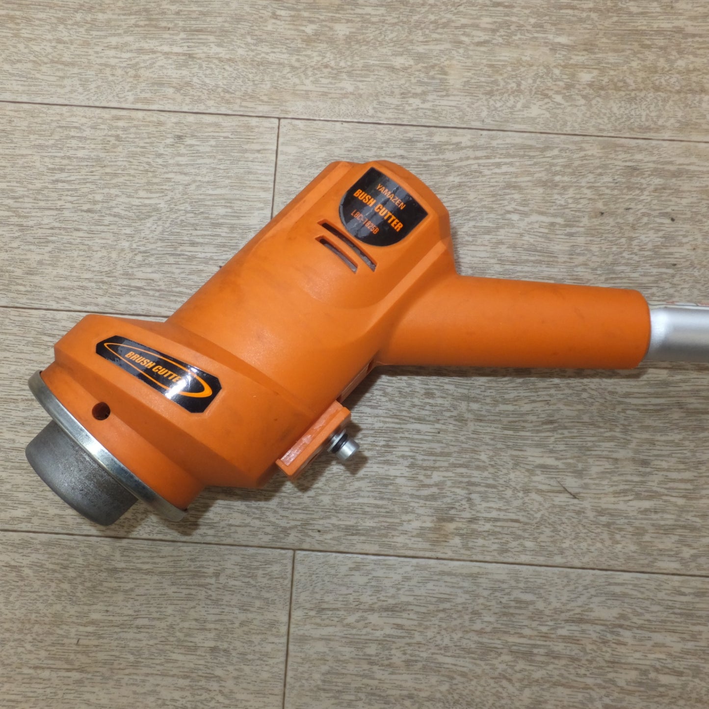 [送料無料] ★山善 YAMAZEN 充電式草刈機 LBC-1825B DC18V 2.5Ah★