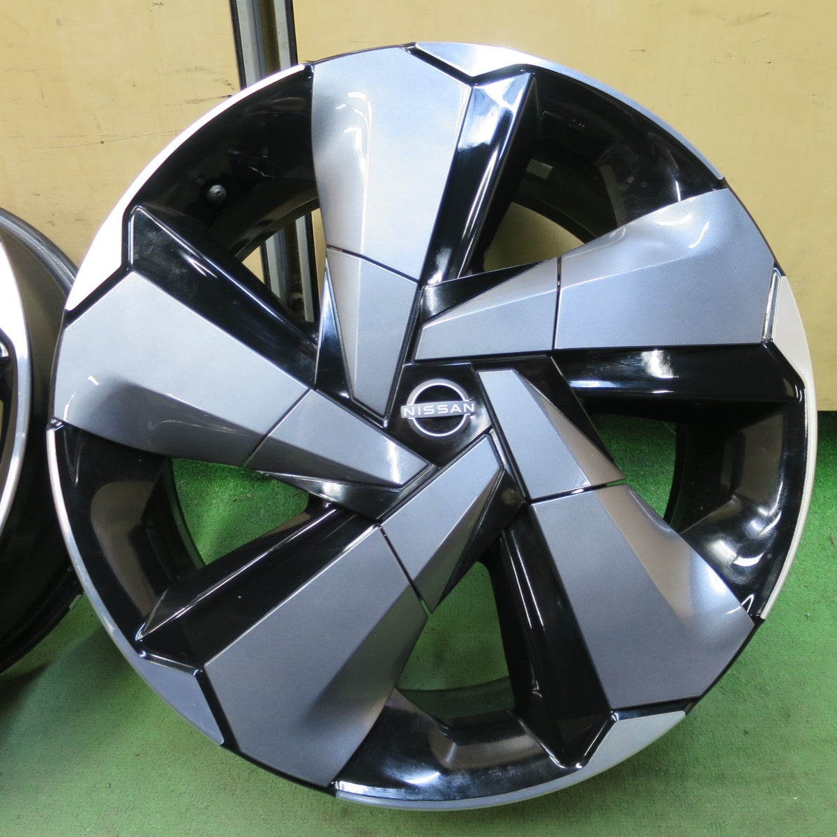 キレイ◎日産 E13 ノート オーラ 純正 ホイール 17インチ 17×6.5J PCD100/4H◎6100204NGホ