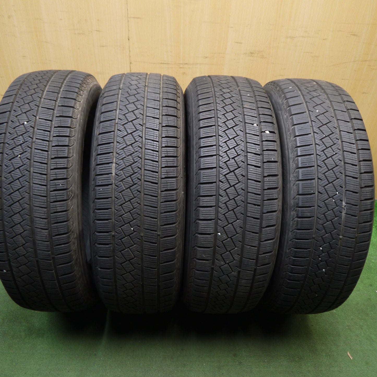 4本価格！22年★スタッドレス 215/65R17 ピレリ アイスゼロ アシンメトリコ タイヤ 17インチ ワーゲン ティグアン アウディ Q3 等★5100101Hスタ