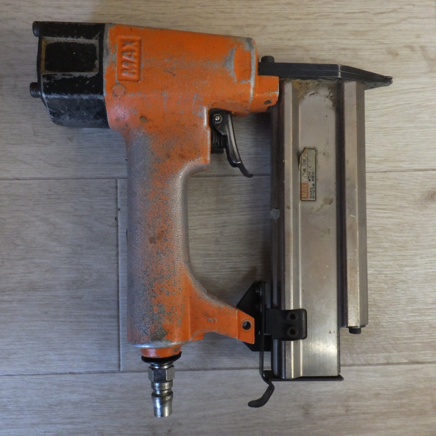 [送料無料] ★マックス MAX エアネイラ 釘打機 スーパーフィニッシュネイラ  TA-35B/SF50M0　日立 HITACHI 25mm カラー釘打機 NT-25A　セット★