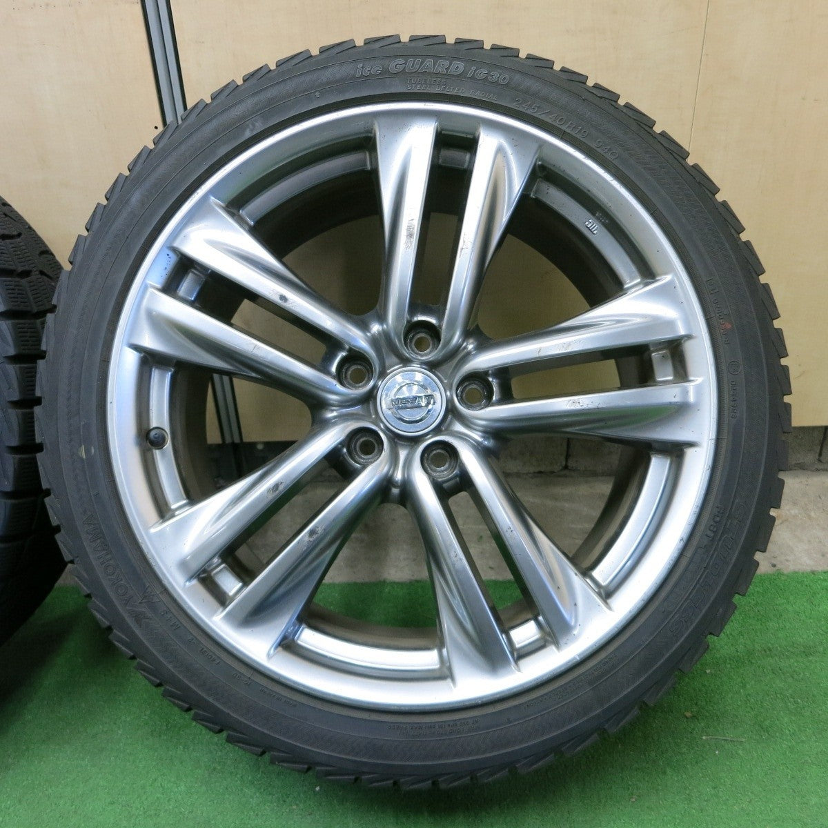 バリ溝！8.5分★日産 Y50 フーガ 純正 245/40R19 スタッドレス ヨコハマ アイスガード iG30 PCD114.3/5H★4061901ナス