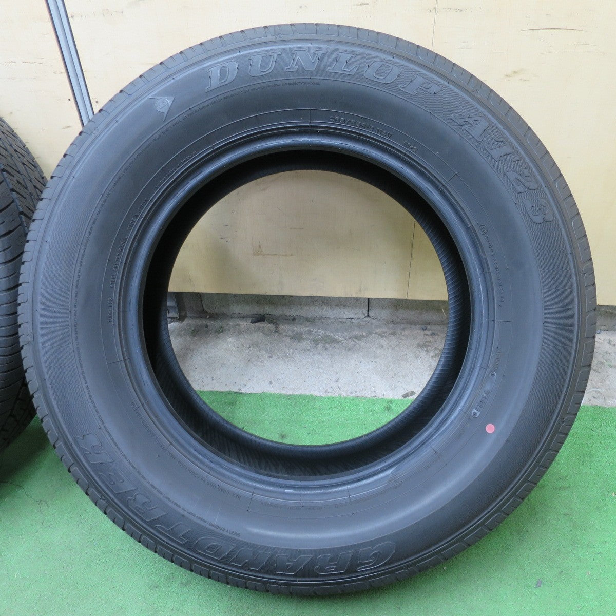 新車外し！25年★265/65R18 ダンロップ AT23 グラントレック タイヤ 18インチ ランクル 250 300 等★6063004NGノタ