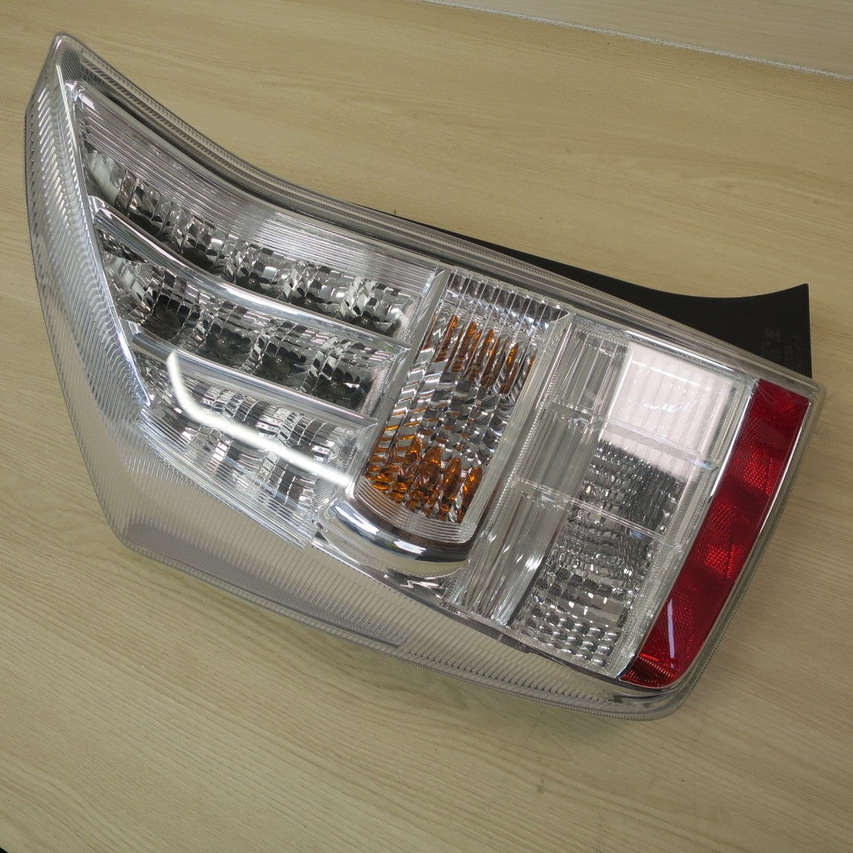 ♪トヨタ ZVW30 プリウス 純正 テールライト STANLEY 47-37 STANLEY P8007 左 側 のみ TOYOTA 照明 カー パーツ♪