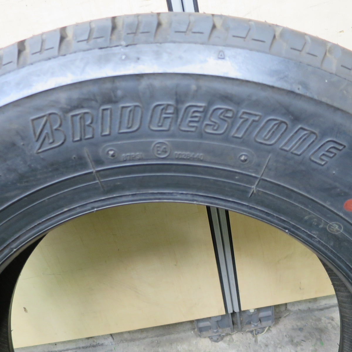 新車外し！23年！1本★トラック タイヤ 205/75R16 113/111L ブリヂストン G590 16インチ★6021803ナノタ