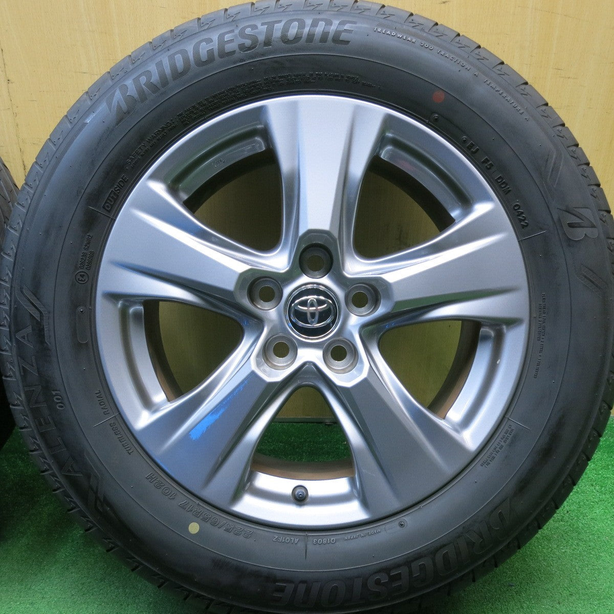 バリ溝！22年！キレイ！8.5分★トヨタ 80系 ハリアー 純正 225/65R17 ブリヂストン アレンザ 001 17インチ PCD114.3/5H★5051804HAノ