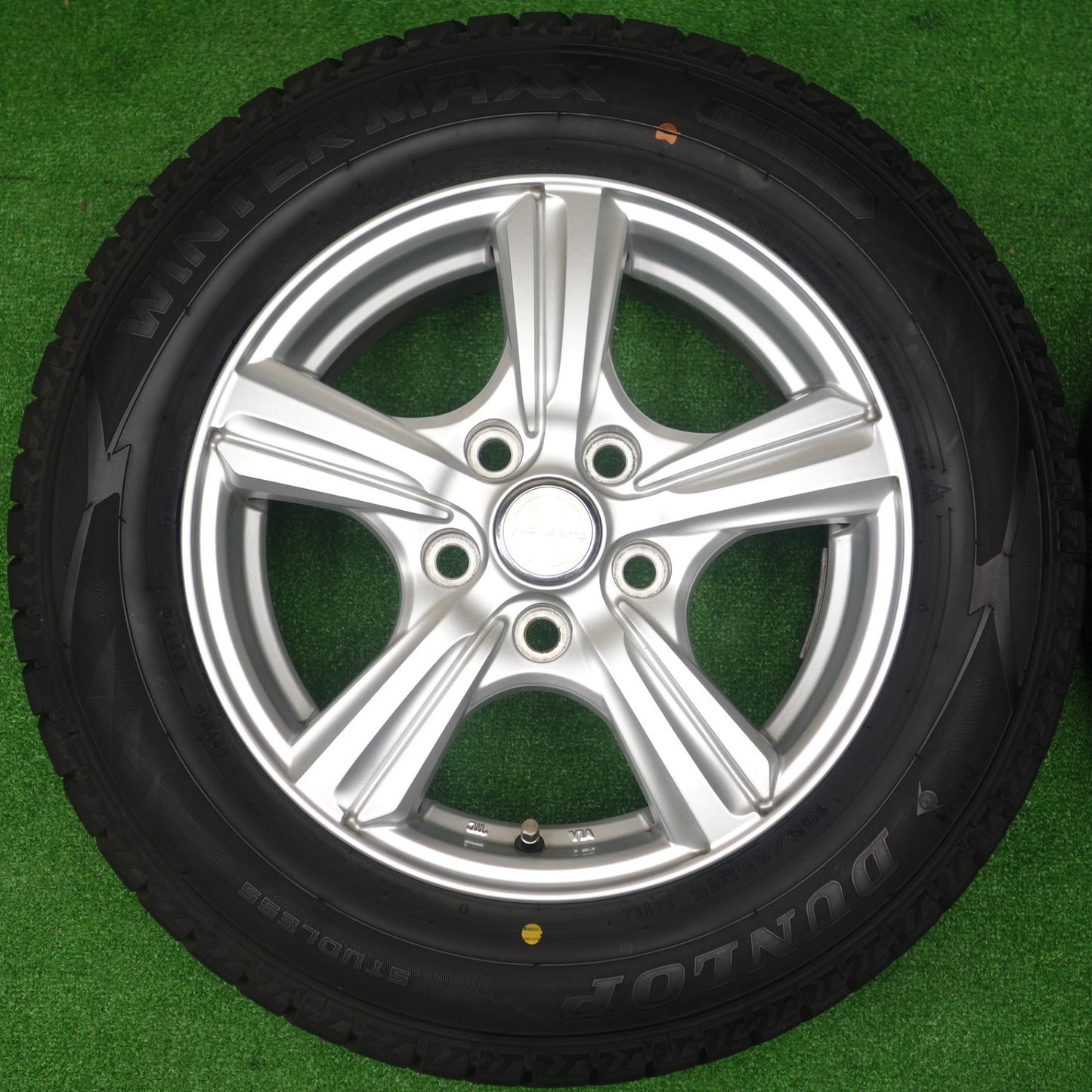 バリ溝！22年！キレイ！ほぼ10分★スタッドレス 195/65R15 ダンロップ ウインターマックス WM02 VIOLENTO ヴィオレント 15インチ PCD114.3/5H★5122902KTス