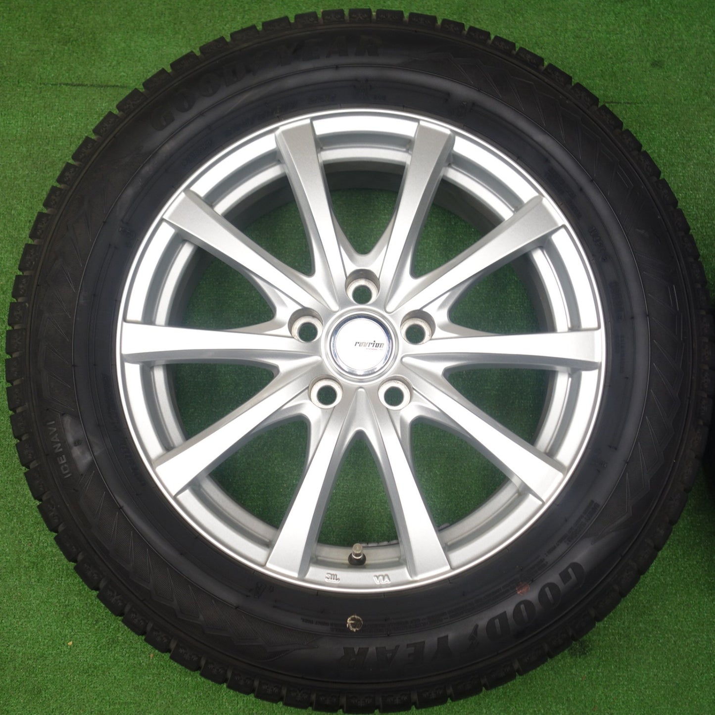 バリ溝！22年！キレイ！9分★スタッドレス 225/60R17 グッドイヤー アイスナビ8 ravrion RS01 ラブリオン 17インチ PCD114.3/5H★6021501KTス