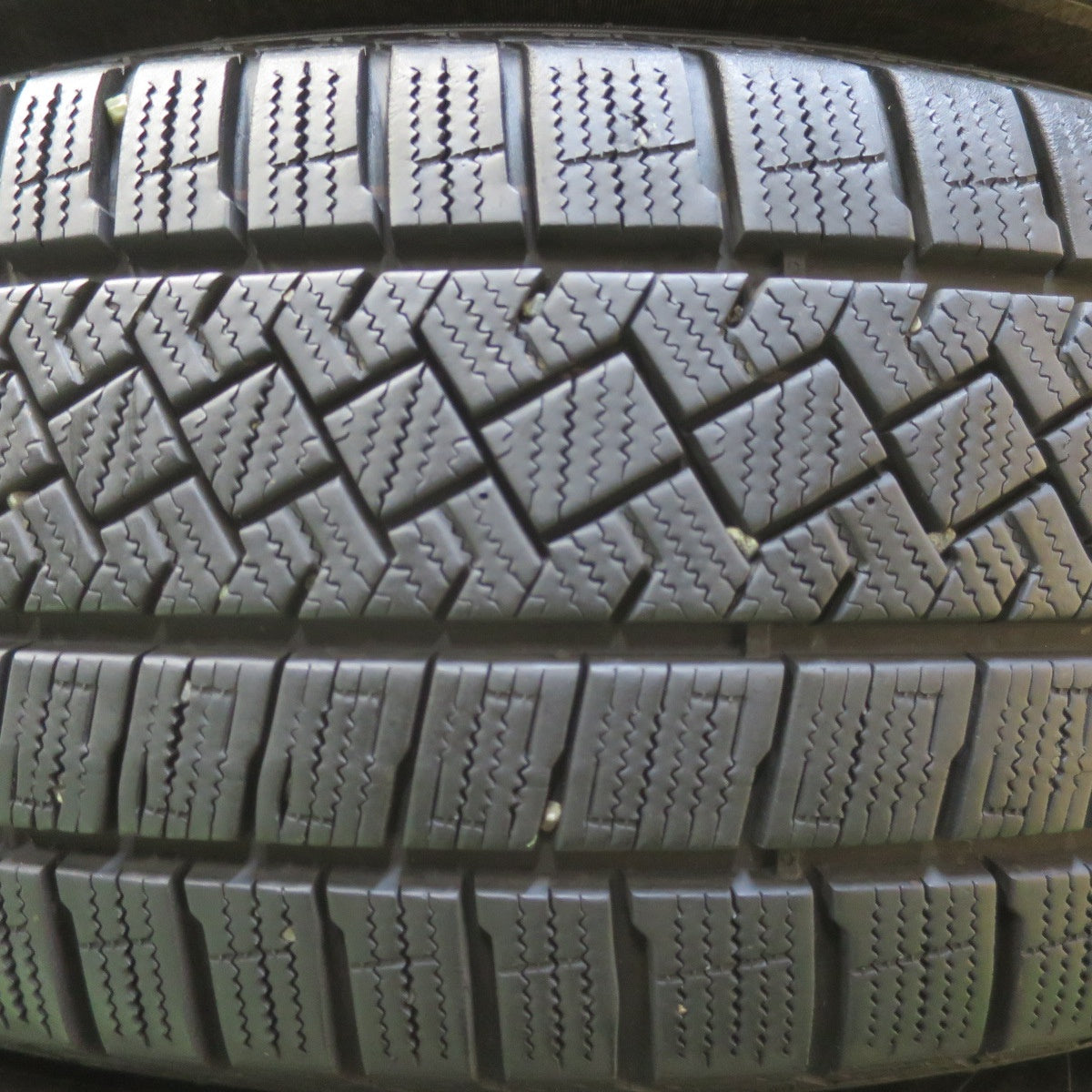 バリ溝！22年！キレイ！8.5分★スタッドレス 215/65R16 ピレリ アイスゼロ アシンメトリコ SPORT ABELIA スポルト アベリア 16インチ PCD114.3/5H★6032502イス