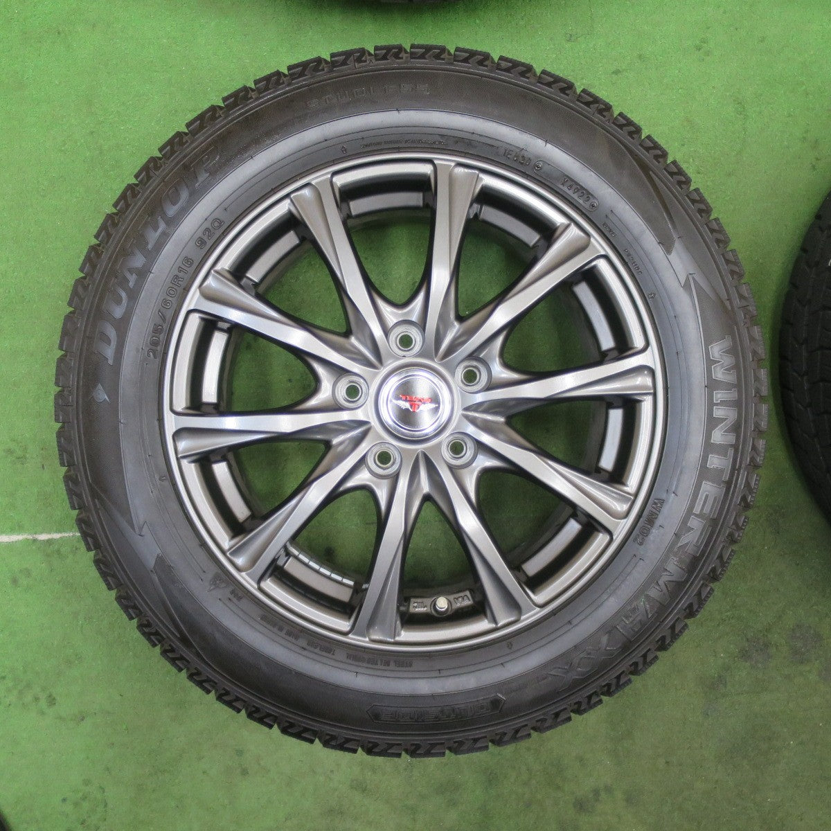 バリ溝！22年！キレイ！9.5分★スタッドレス 205/60R16 ダンロップ ウインターマックス WM02 TEAD テッド 16インチ PCD114.3/5H★6042305TTス